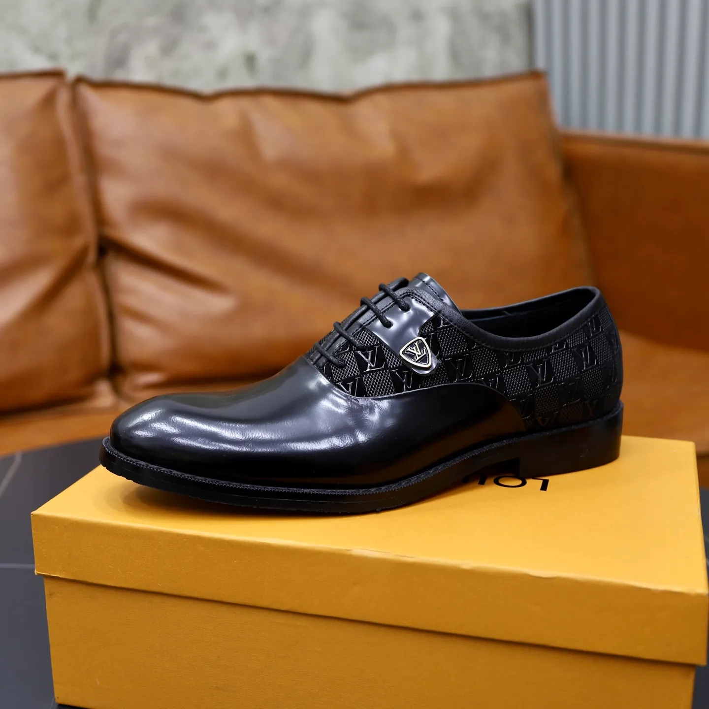 Ex-factory price: 500💰🙅‍♂️🙅‍♂️🙅‍♂️ Brand: LV Louis Vuitton Standard code: Men's size 38-44 (45 can be customized) Grade: Same style as the official website Original order quality Material: Original cowhide surface Comfortable cowhide lining Original outsole Style category: Men's fashionable casual leather shoes Distinguished big-name luxury elements Top luxury Color: actual picture color